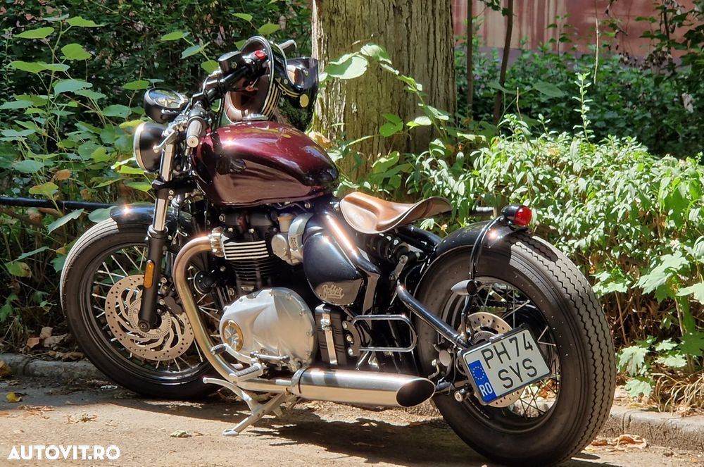 Triumph Bonneville Bobber - 3