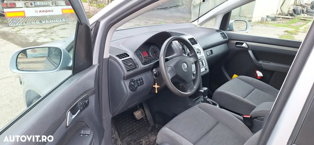 Volkswagen Touran 1.9 TDI DPF Conceptline DSG - 9