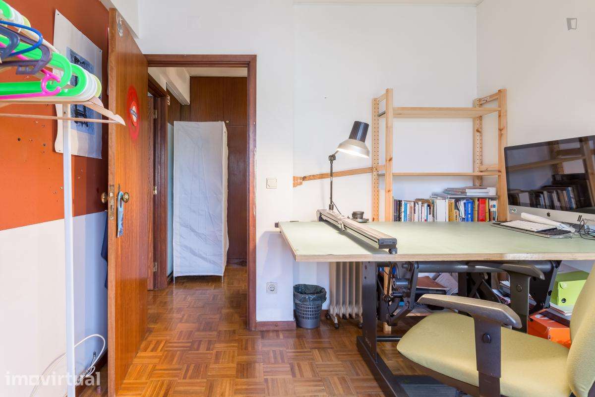 Quarto - localizado em Matosinhos Porto - Grande imagem: 5/22