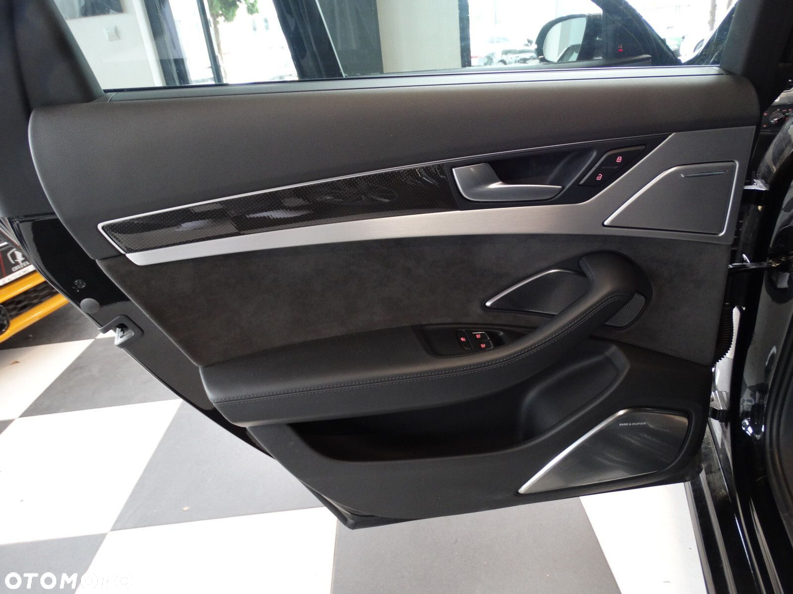 Audi S8 - 11