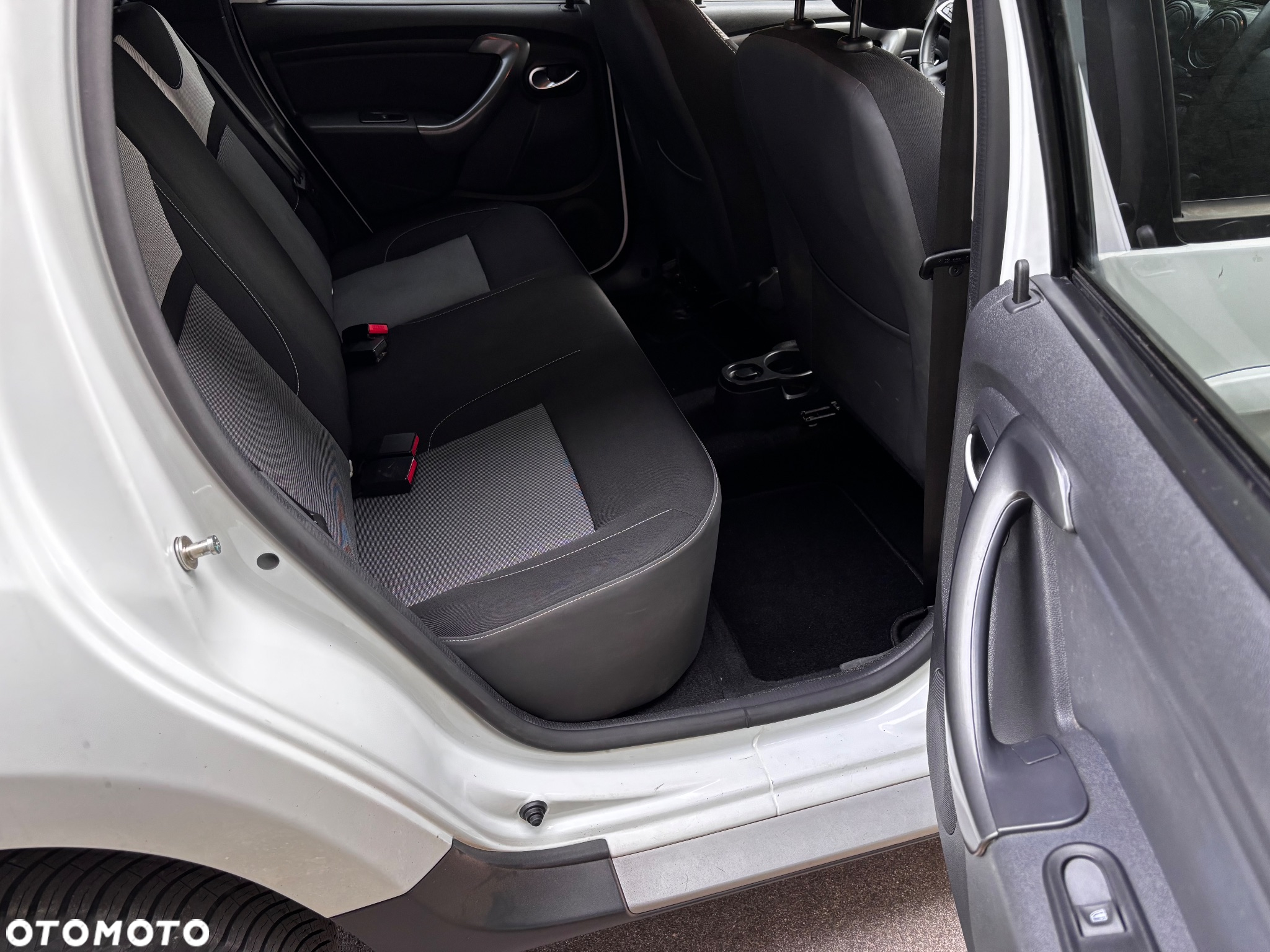 Dacia Duster 1.6 SCe Blackshadow S&S - 15