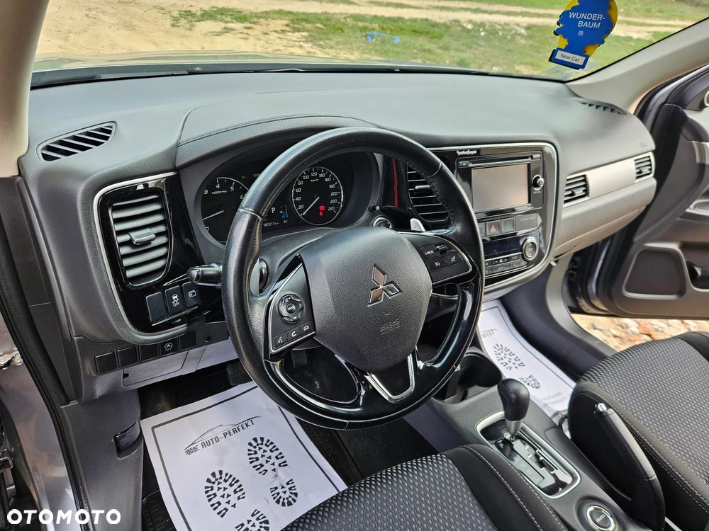 Mitsubishi Outlander 2.0 Intense + SDA 4WD CVT - 17