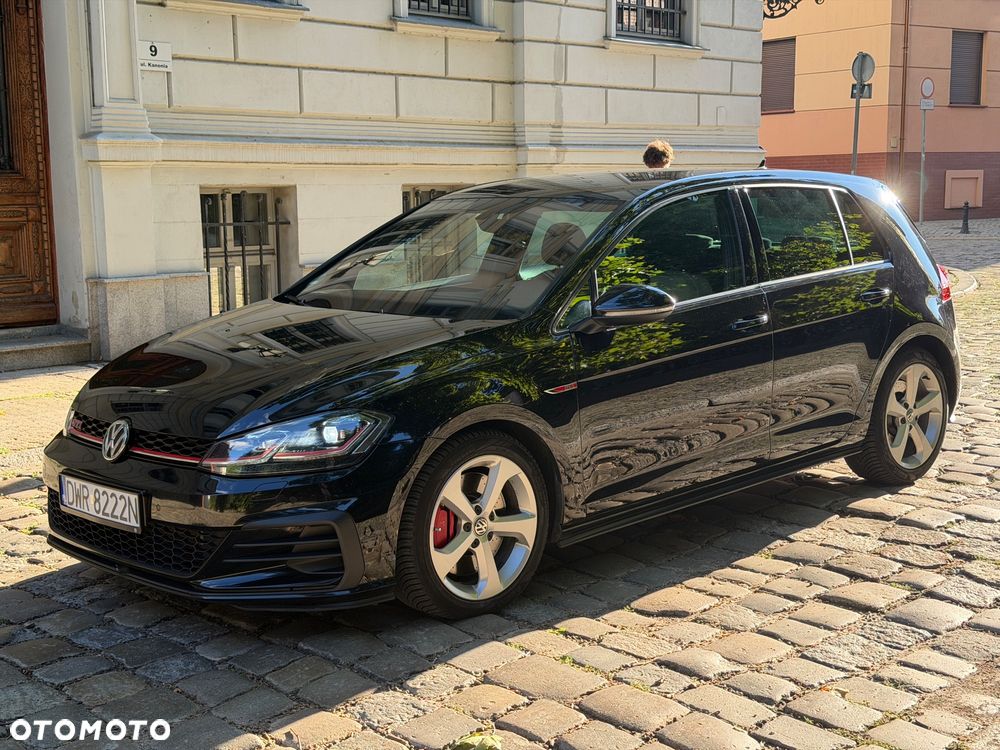 Volkswagen Golf - 1