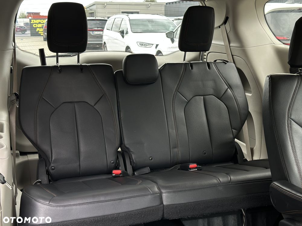Chrysler Pacifica - 26