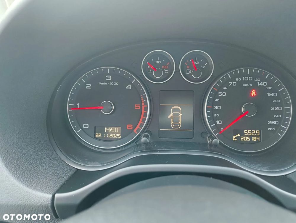 Audi A3 Sportback 1.6 TDI DPF Ambiente - 26