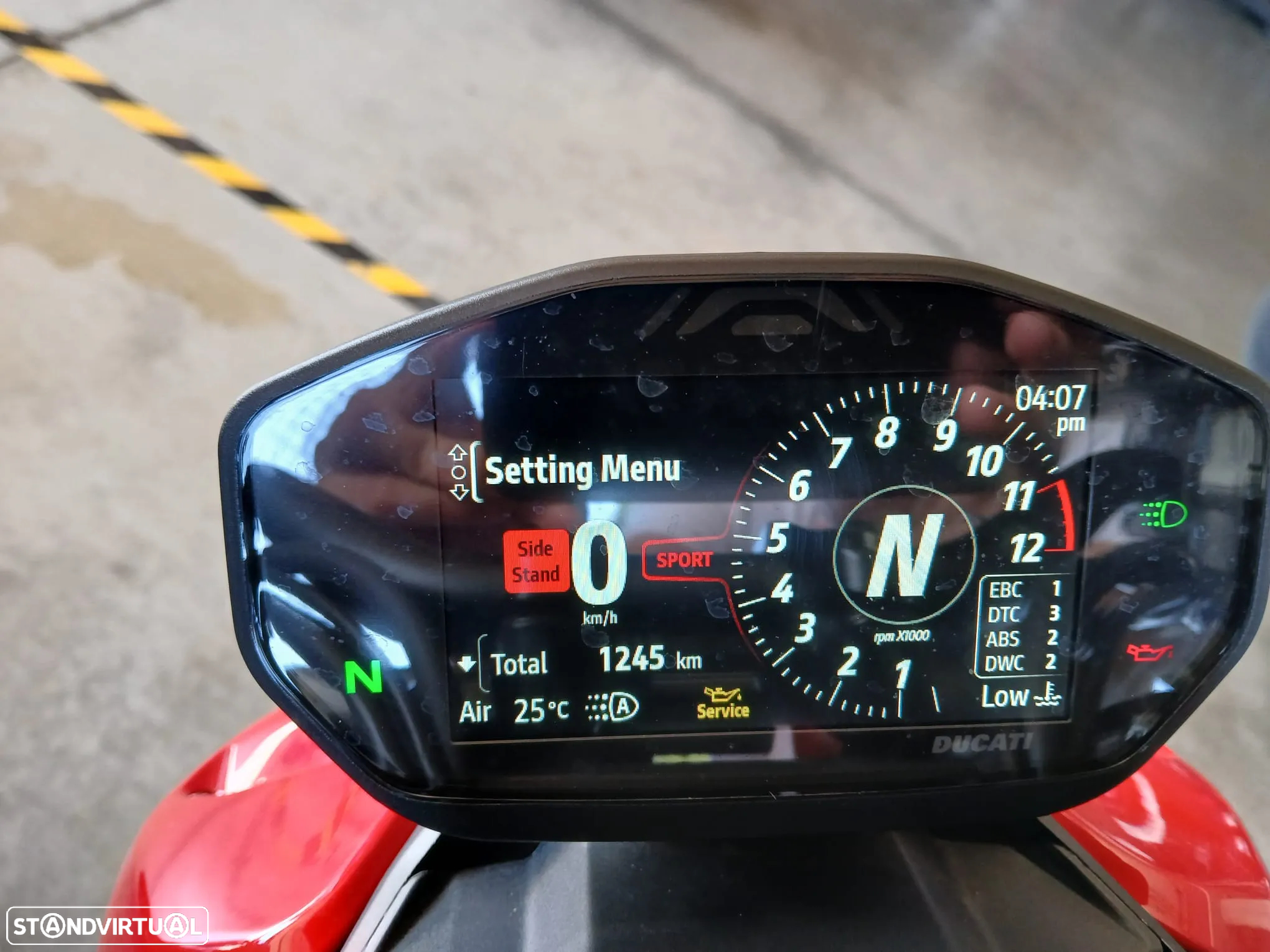 Ducati Streetfighter V2 - 10