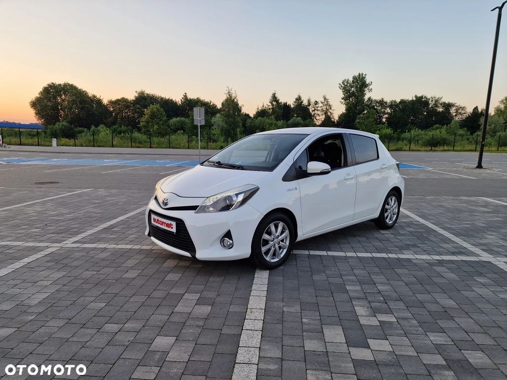 Toyota Yaris Hybrid 100 Business Edition - 14