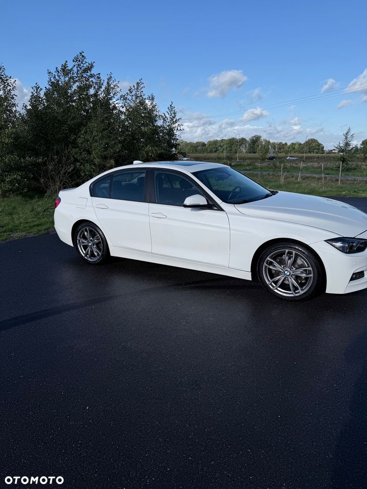 BMW 320I 2016 photo 3