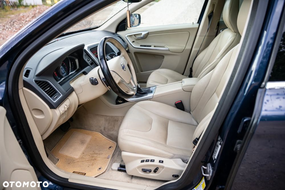 Volvo XC 60 T6 AWD Momentum - 14