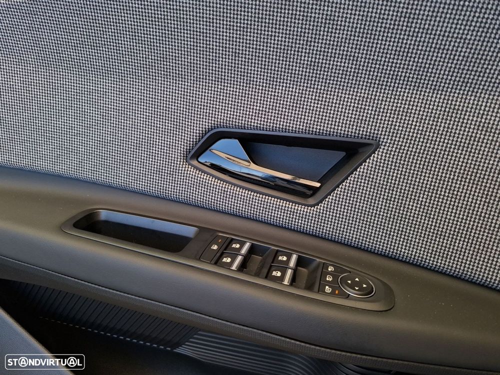 Renault 4 E-Tech 52 kWh Iconic Autonomia Conforto - 26