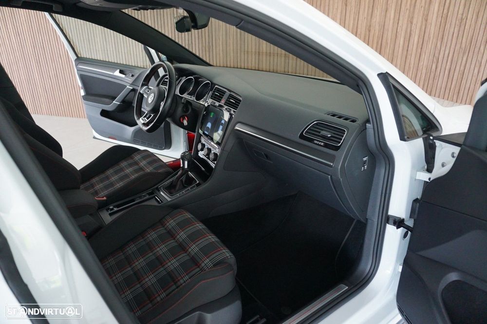 VW Golf 2.0 TSi GTi Performance - 11