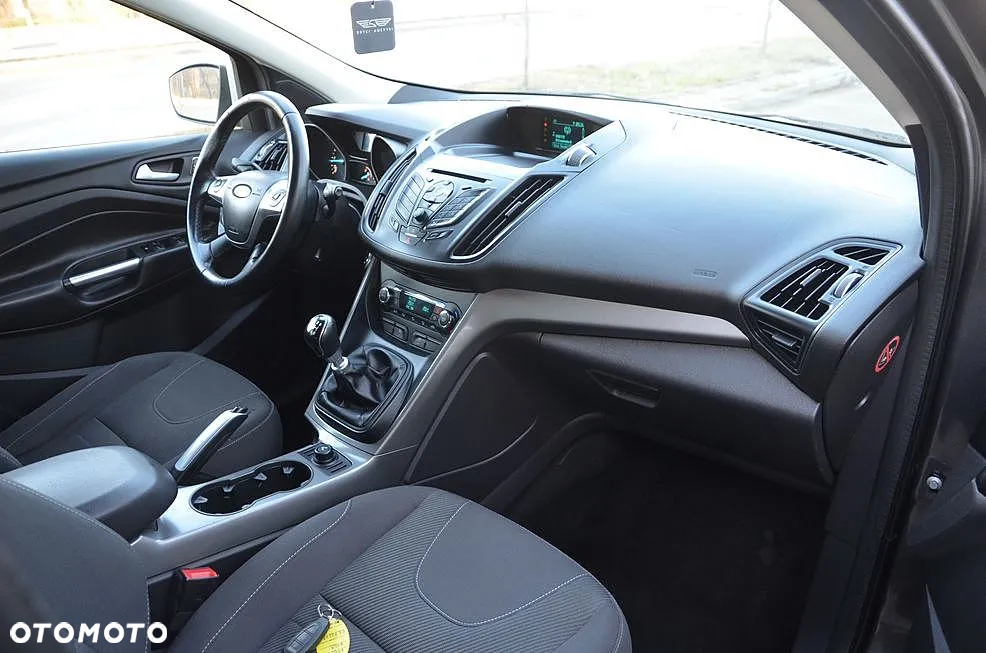 Ford Kuga 2.0 TDCi 2x4 Titanium - 12