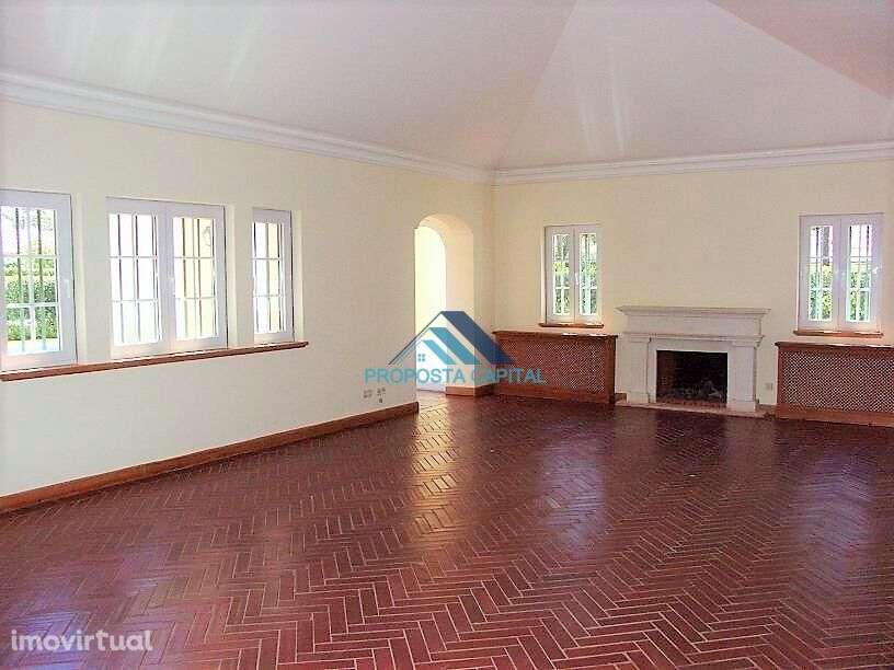 Moradia T5 com jardim e piscina, na Quinta da Marinha - Grande imagem: 2/8