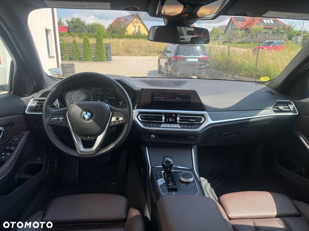 BMW Seria 3 330i xDrive - 12