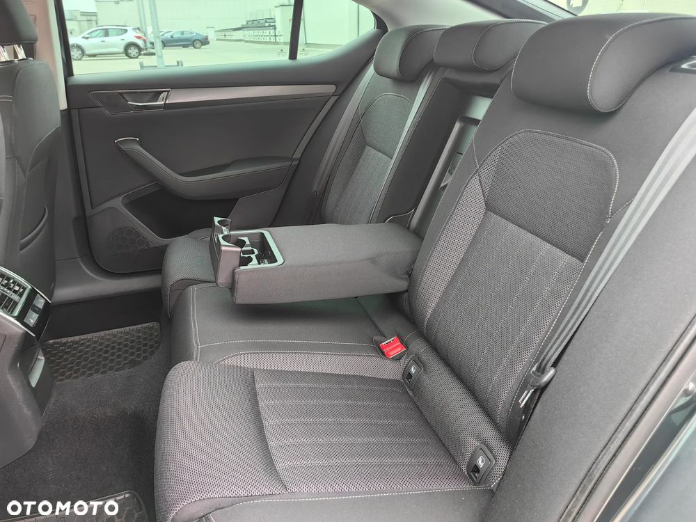 Skoda Superb 2.0 TDI SCR Sportline DSG - 17