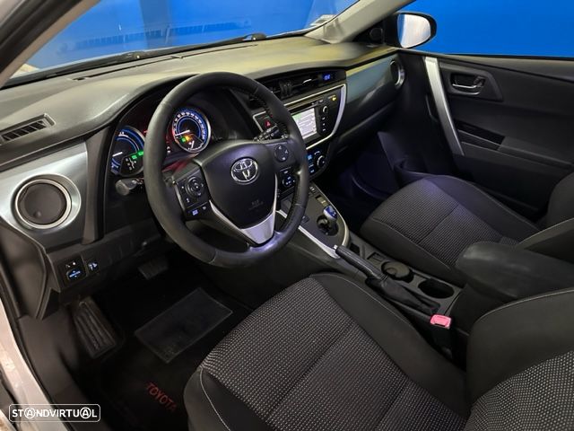 Toyota Auris Touring Sports 1.8 HSD Active - 10