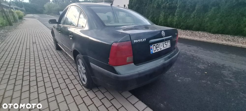 Volkswagen Passat 1.9 TDI Highline - 3