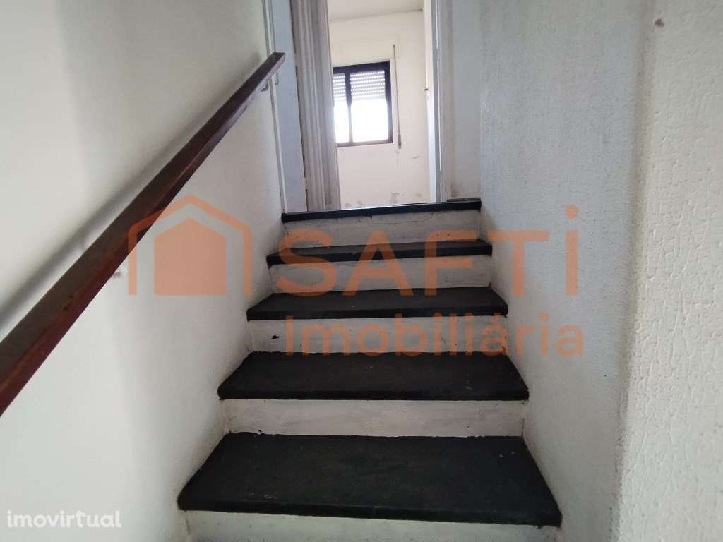 Moradia para reabilitar com garagem | São Mamede do Coronado - Grande imagem: 4/7