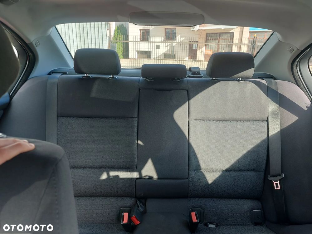 BMW Seria 3 318i - 27