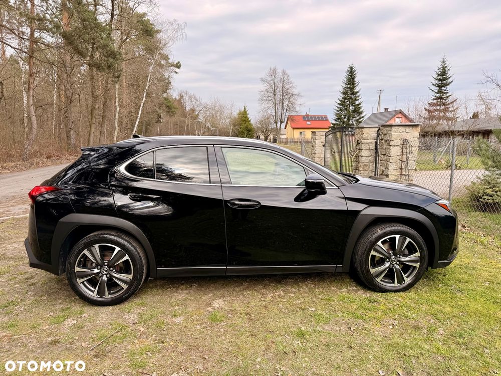 Lexus UX - 4