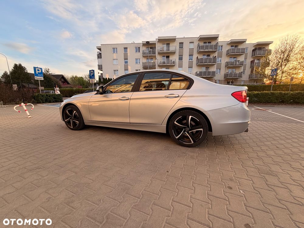 BMW Seria 3 320i Sport Line - 5