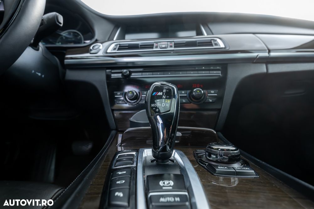 BMW Seria 7 730d xDrive - 14