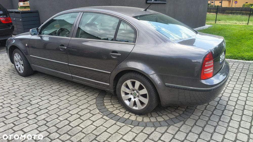 Skoda Superb 2.8 V6 Elegance - 4