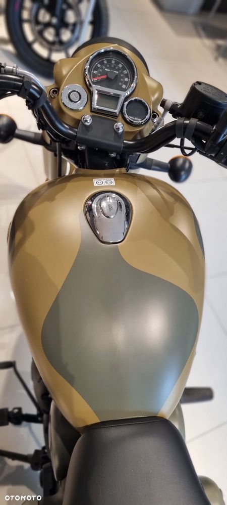 Royal Enfield Classic - 8
