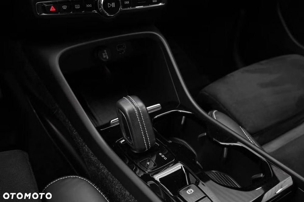 Volvo XC 40 T5 Twin Engine DKG R-Design - 25
