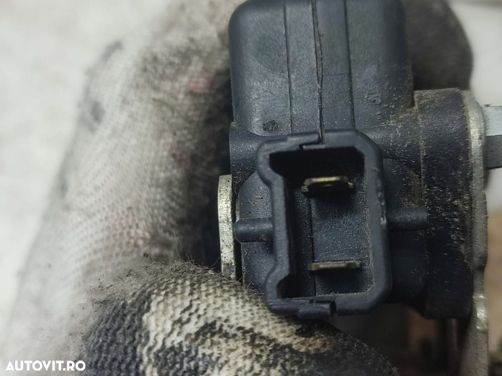 Broasca stanga spate 825030283R Dacia Duster 1 [2010 - 2013] - 4