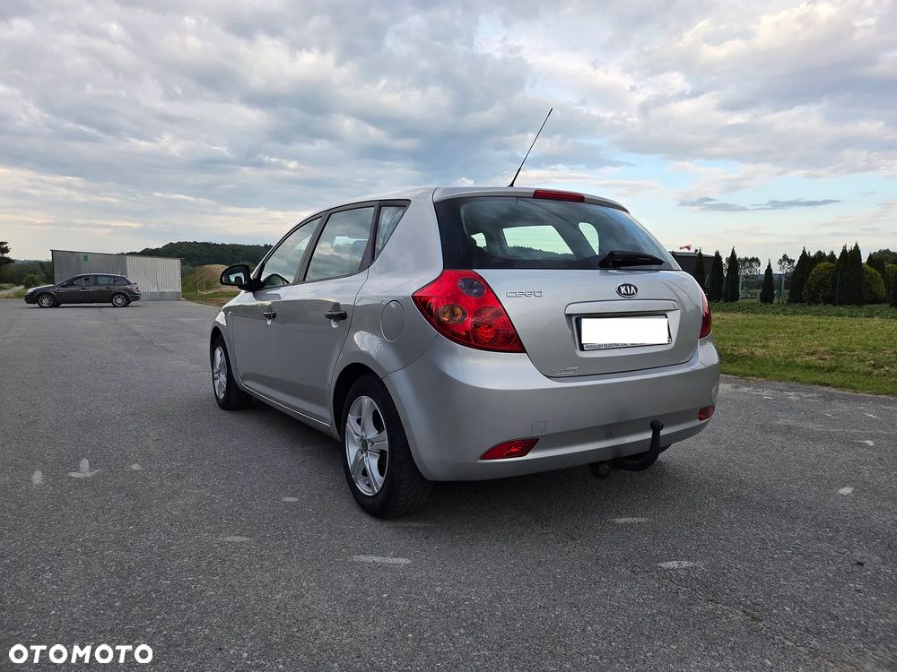 Kia Ceed 1.6 Comfort + - 12