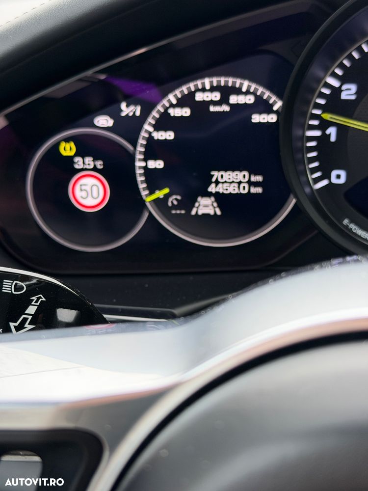 Porsche Panamera 4 E-Hybrid - 22