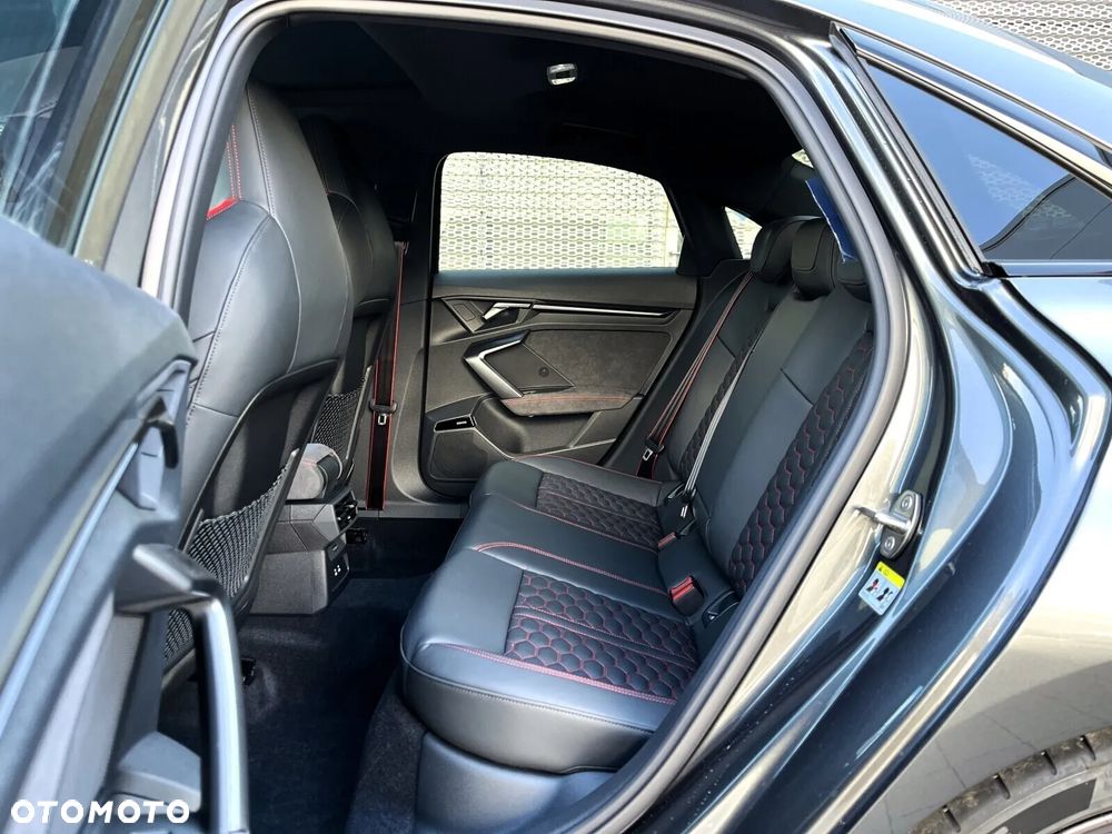 Audi RS3 Limousine - 10