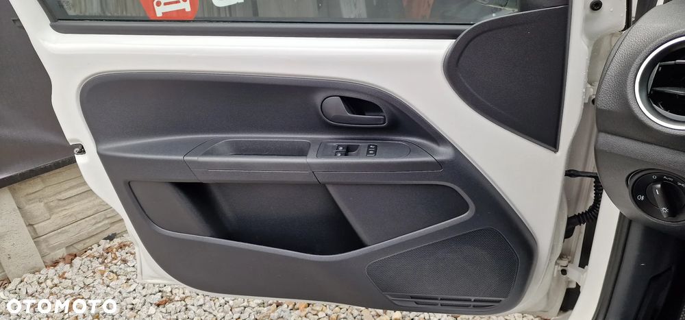 Volkswagen up! (BlueMotion Technology) move - 25