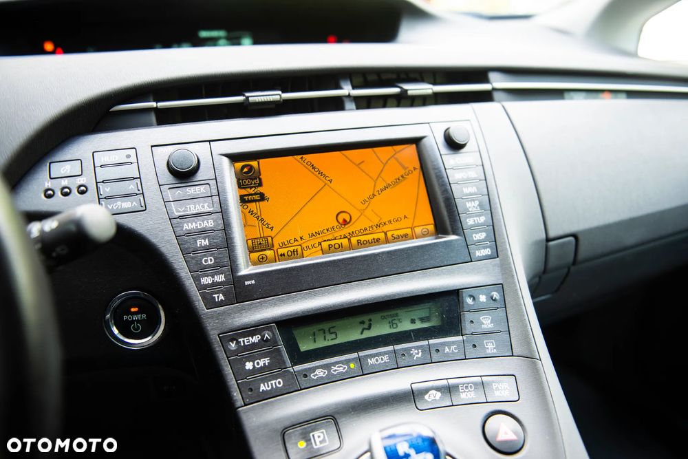 Toyota Prius (Hybrid) Executive - 29