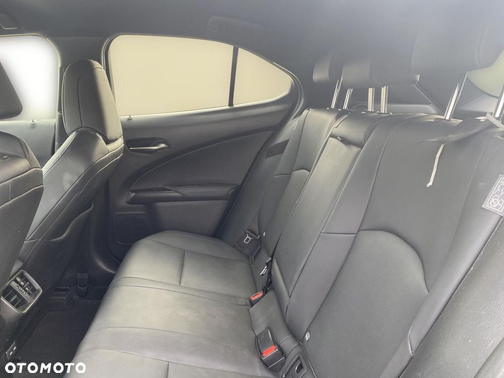 Lexus UX - 15