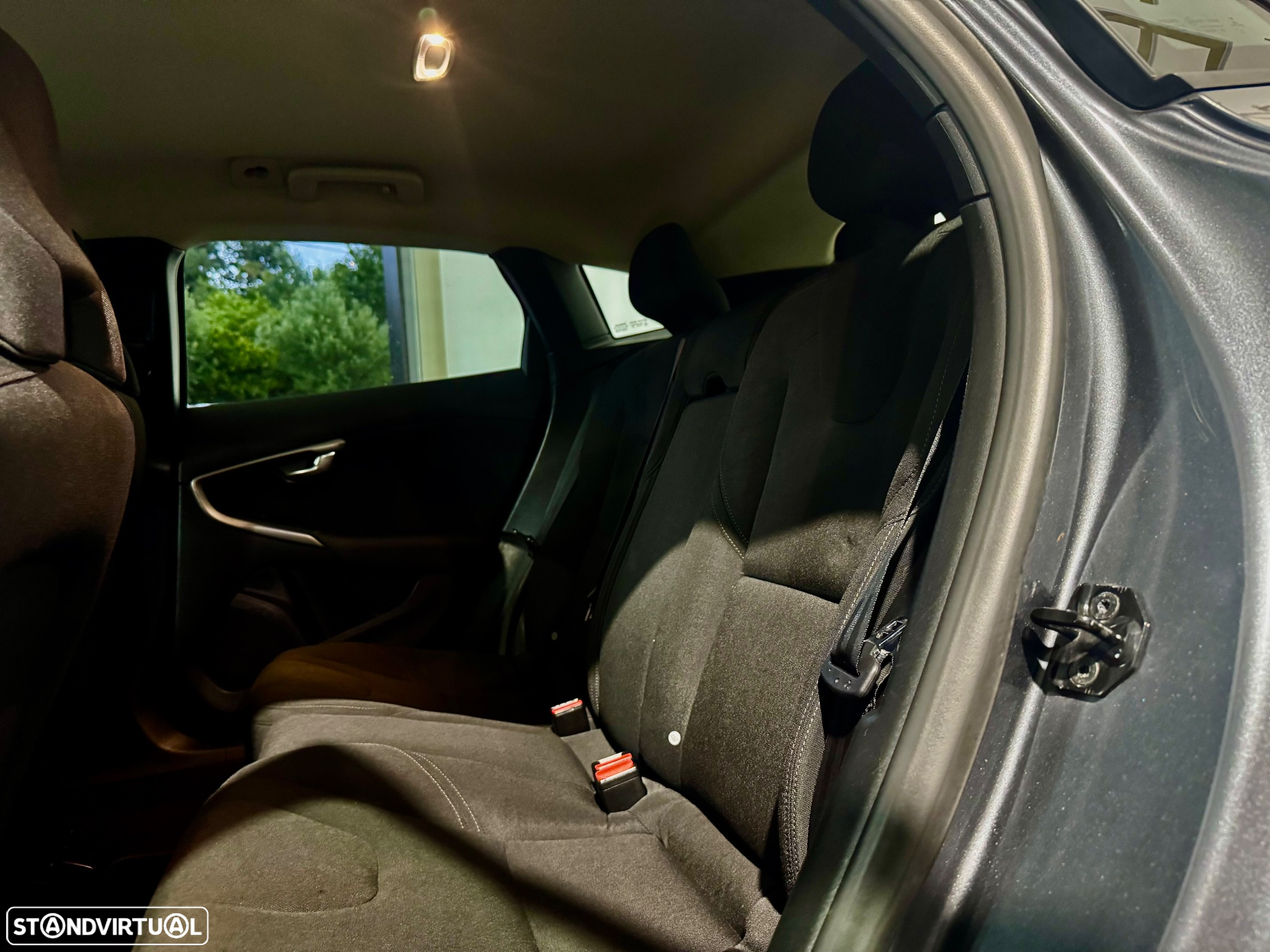 Volvo V40 1.6 D2 Eco Kinetic - 4
