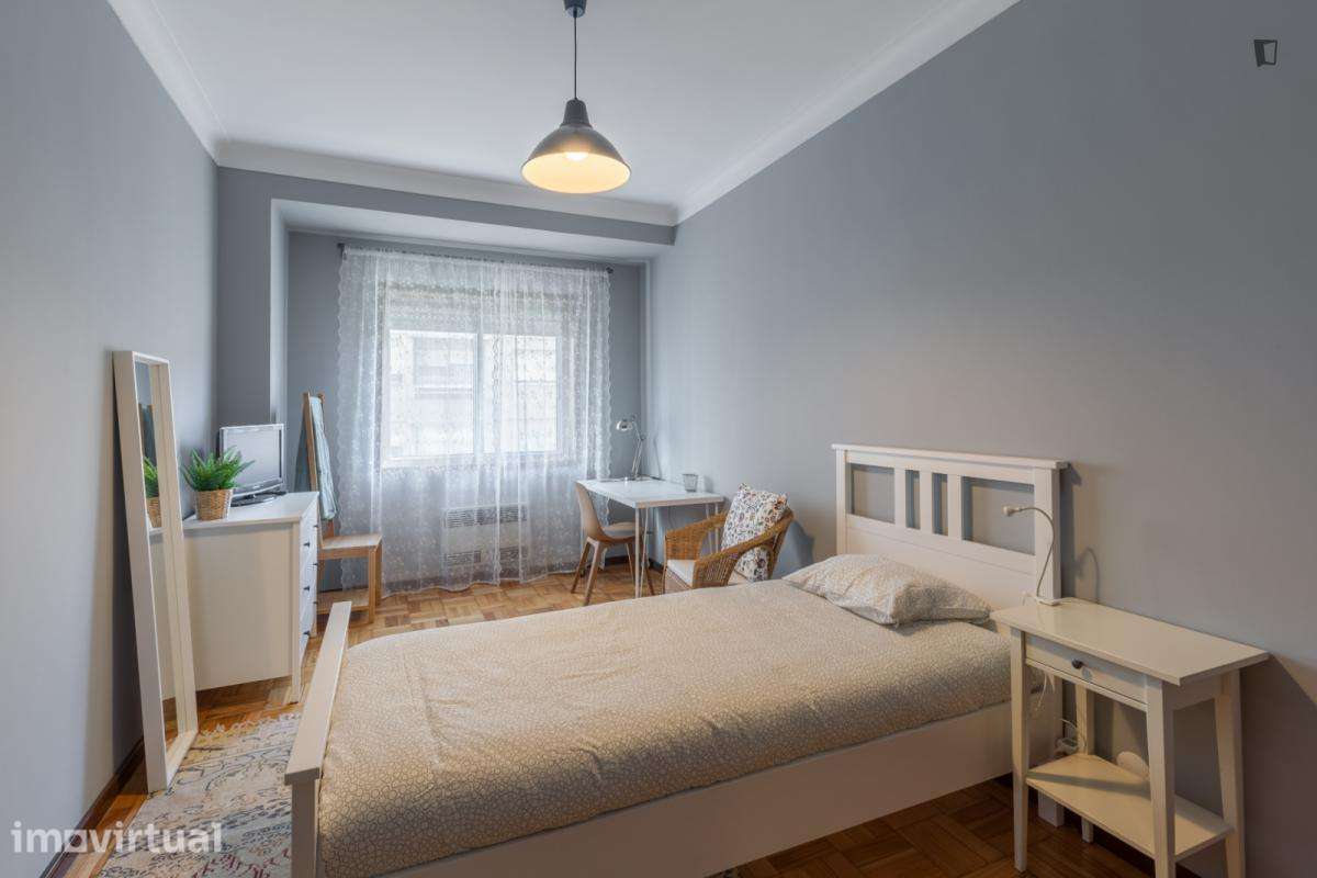 Quarto - localizado em Paranhos Porto - Grande imagem: 3/15