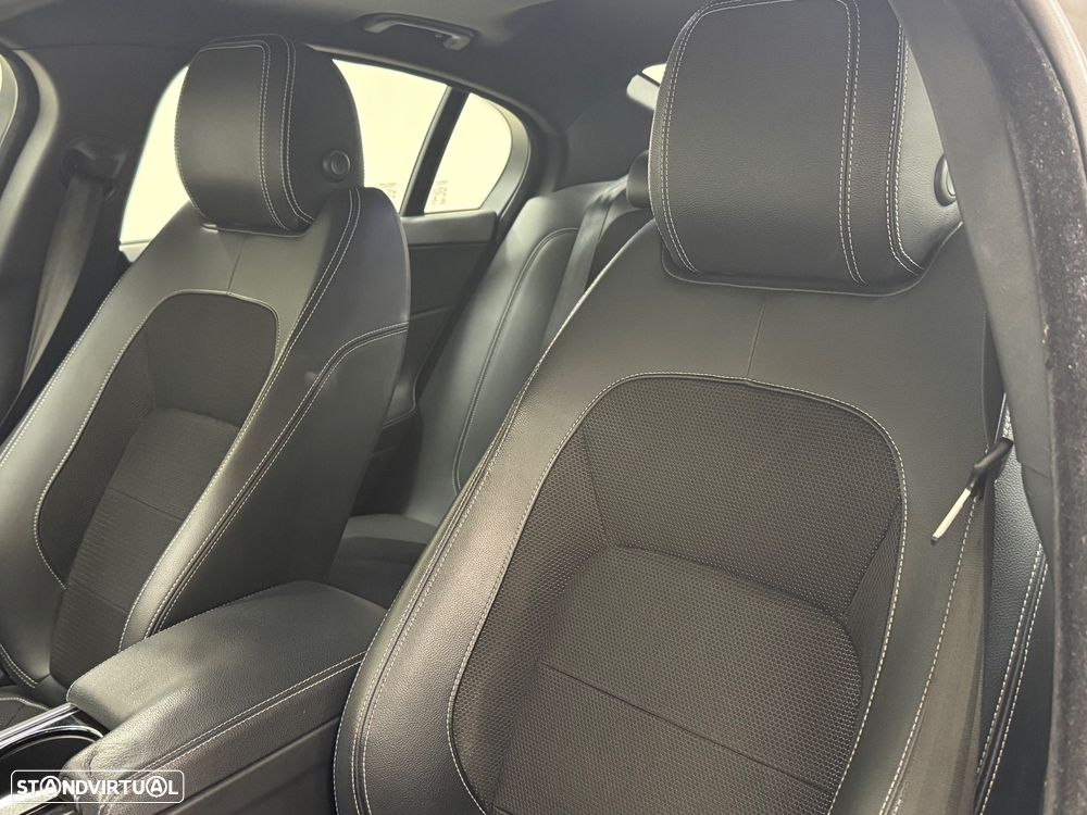 Jaguar XE E-Performance R-Sport - 23