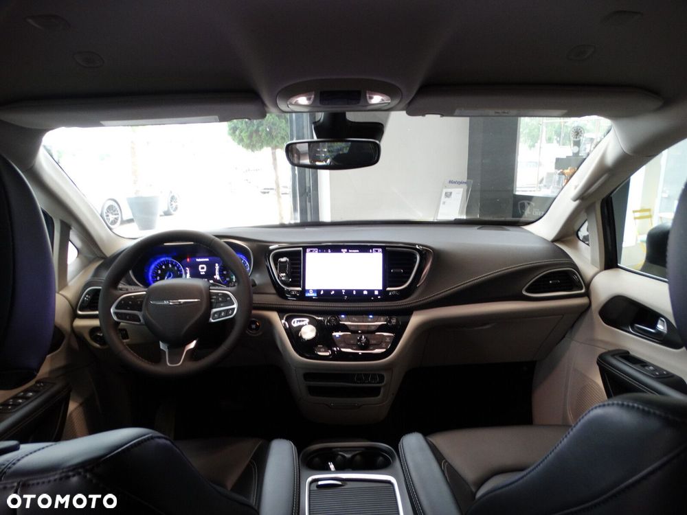 Chrysler Pacifica - 25