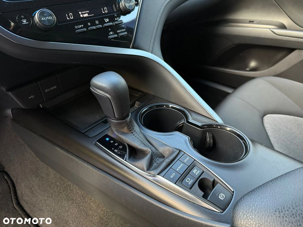Toyota Camry 2.5 Hybrid Comfort CVT - 17