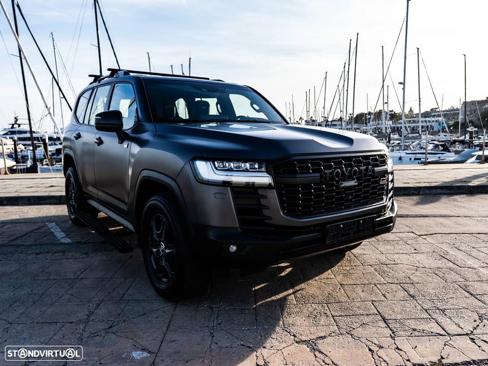 Toyota Land Cruiser - 22