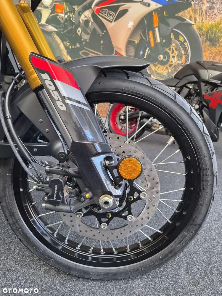 Suzuki V-STROM - 4