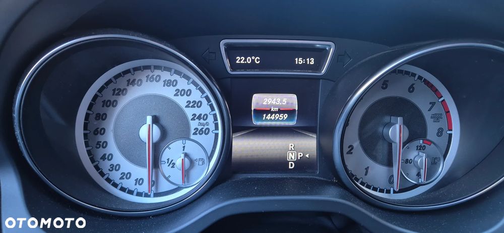 Mercedes-Benz GLA 180 7G-DCT - 20