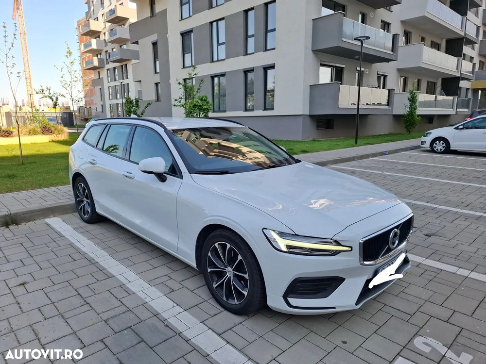 Volvo V60 B4 MHEV AT8 FWD Momentum Pro - 1