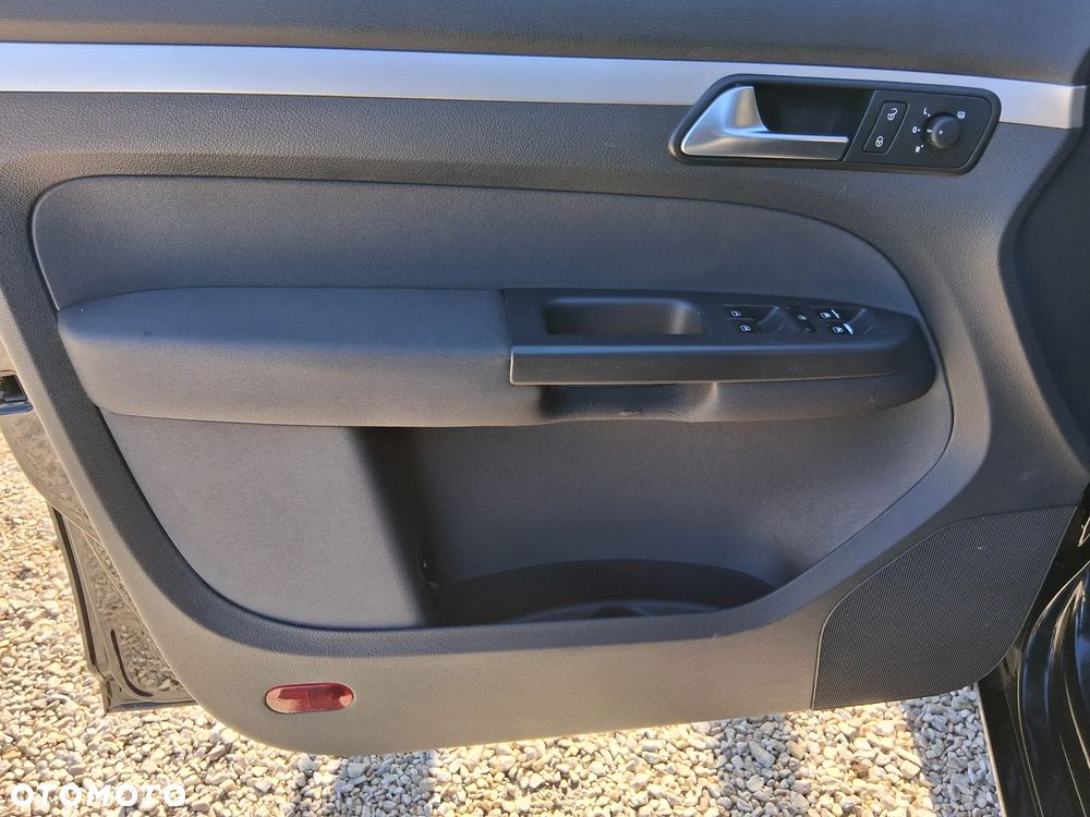 Volkswagen Touran - 20