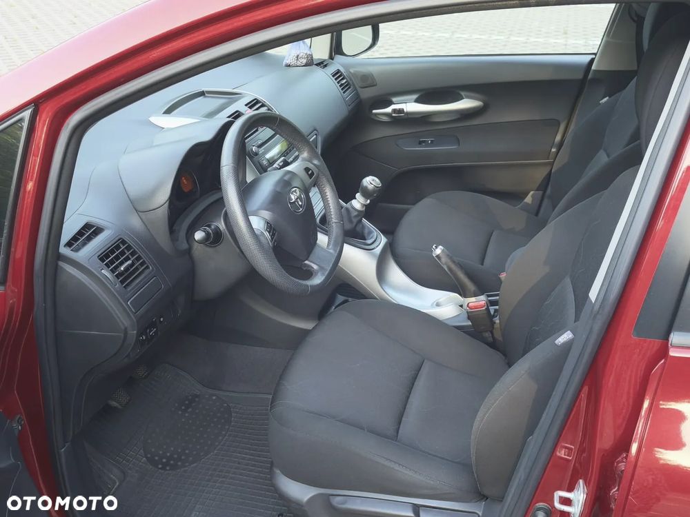 Toyota Auris - 13