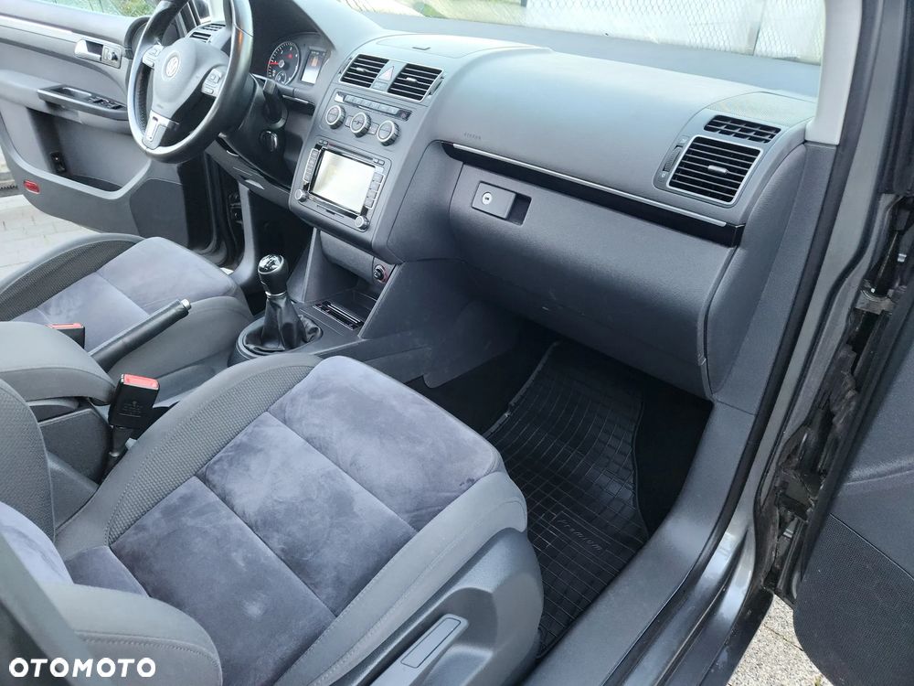 Volkswagen Touran 2.0 TDI Highline - 22