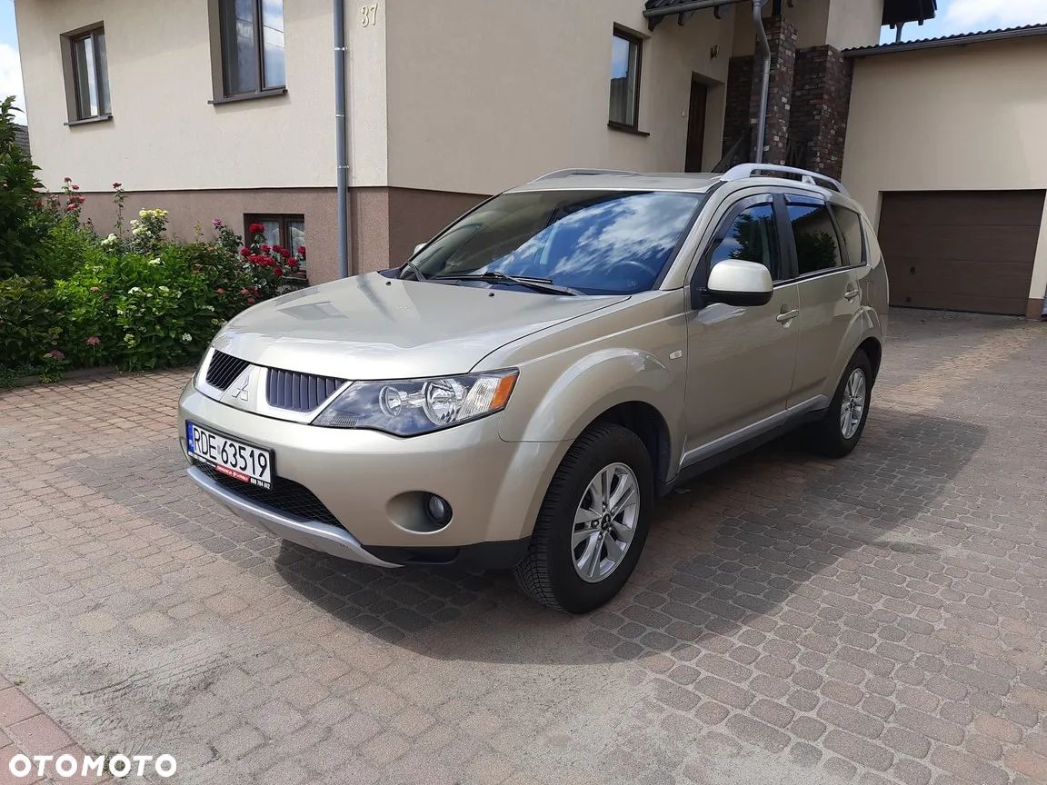 Mitsubishi Outlander - 1