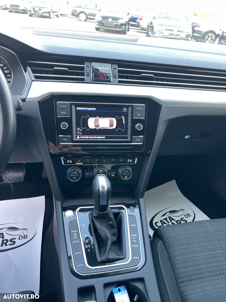 Volkswagen Passat - 33